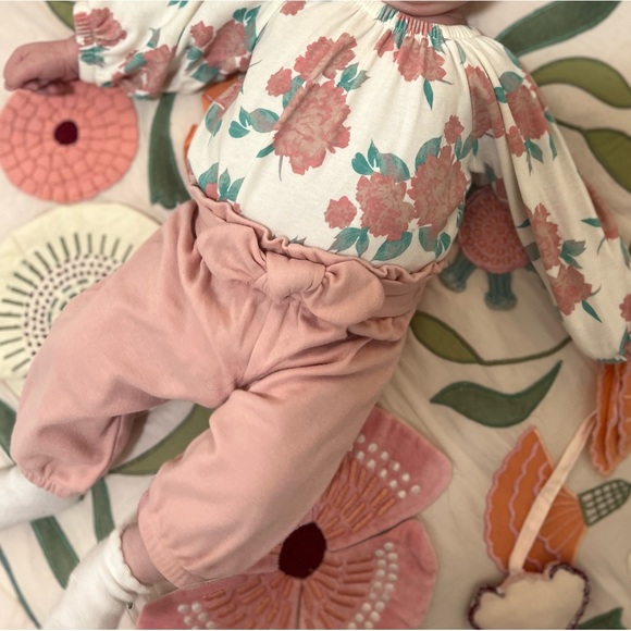 Lullaby Lane matching jogger and floral bodysuit set - 0-3 Months - Picture 4 of 5